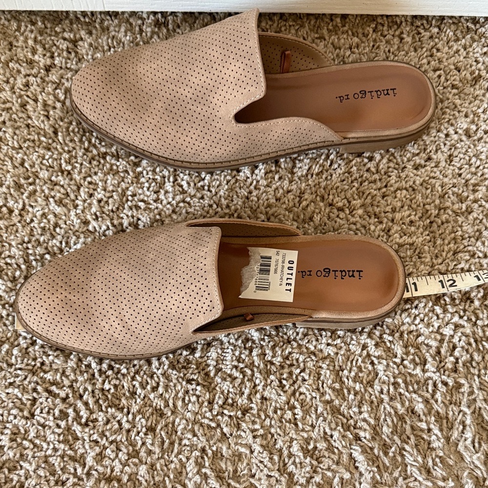 Indigo Brown Perforated Mules Brushed Suede NWT size 8 - Picture 7 of 14